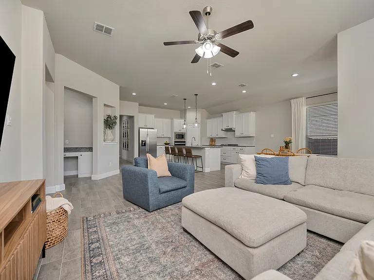 2028 Windsor Dr — Photo 11