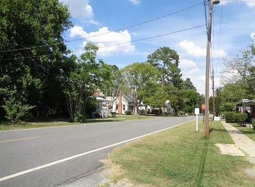 2nd image of 109 E Lawson St