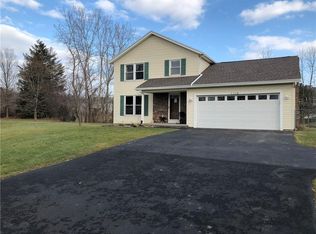 1118 Stonegate Dr, Webster, NY 14580
