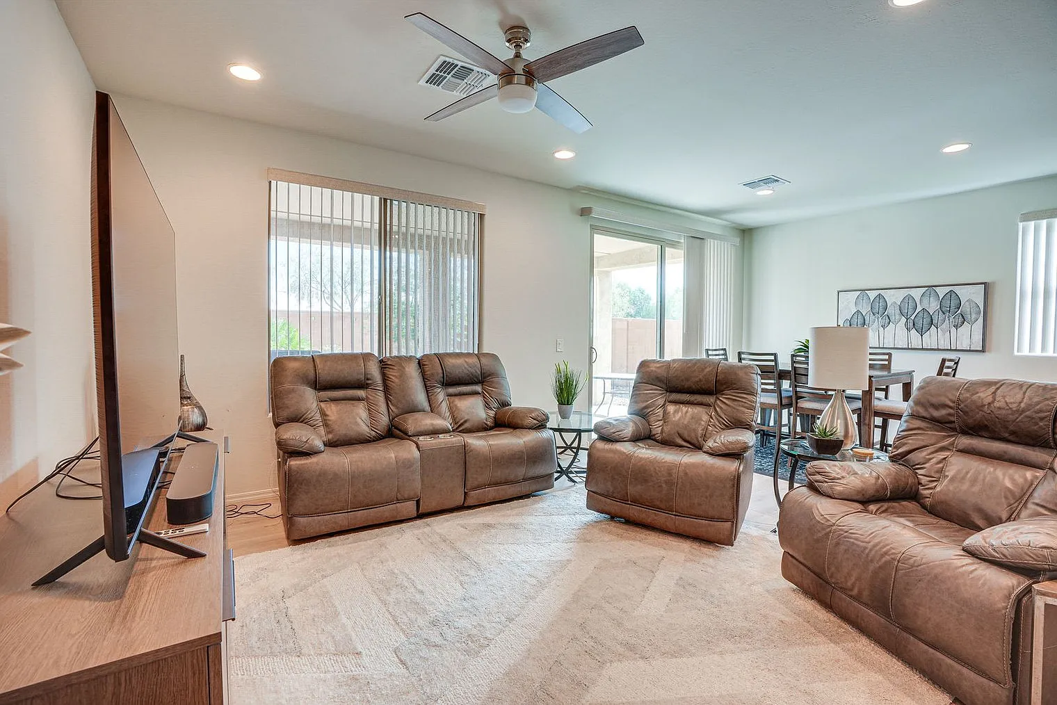 2 bed, 2.0 bath, 1270 sqft, $2,661 — Photo 2