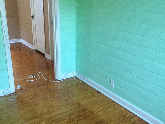 Beautiful Hardwood Floors Tile in Kitchen and Bathroom