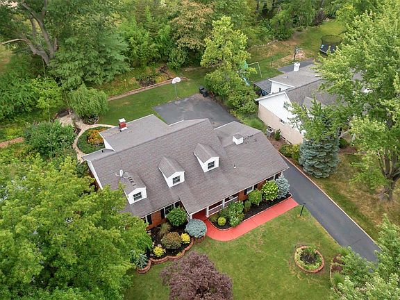 2nd image of 9211 Saddlebrook Dr