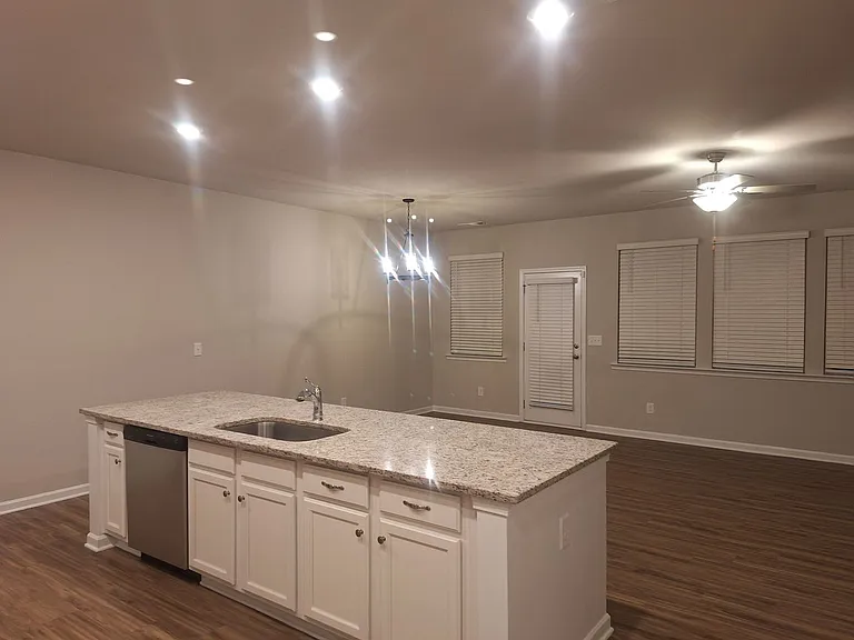 220 Turner Ln — Photo 10
