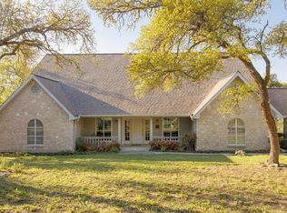 673 W Lacey Oak Pkwy, Kerrville, TX 78028