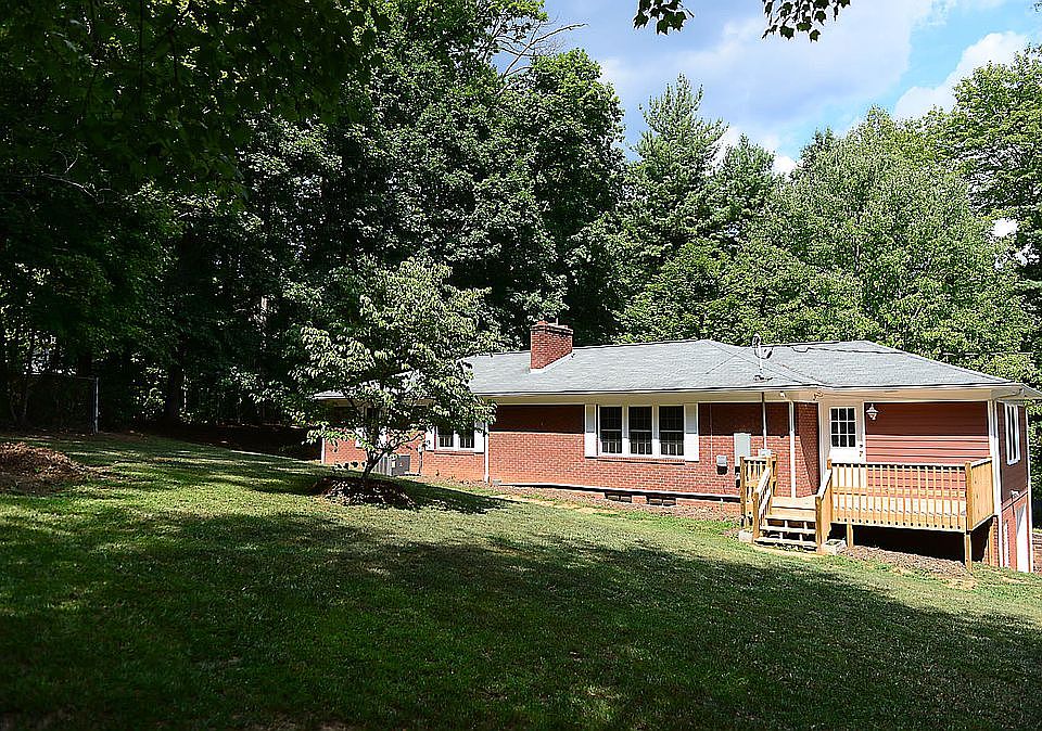 2nd image of 412 Maple Dr NW
