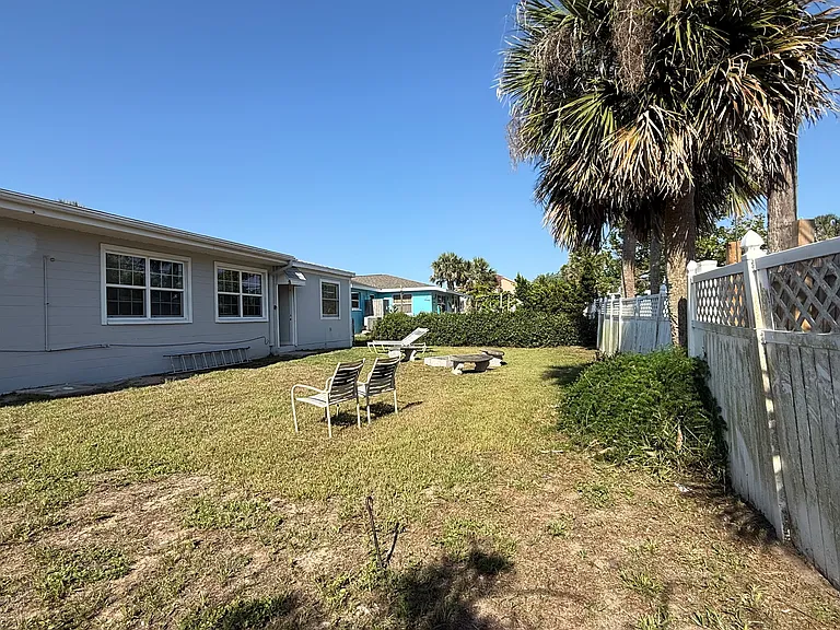10 Sunset Blvd — Photo 28