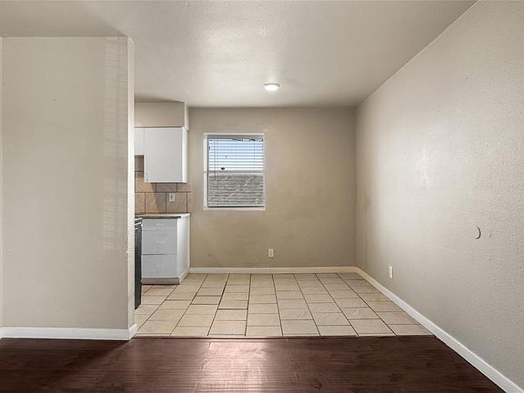 3rd image of 1015 E Tucker St