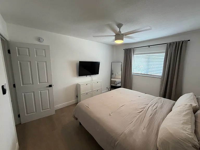 1460 NE 18th St #211 — Photo 7