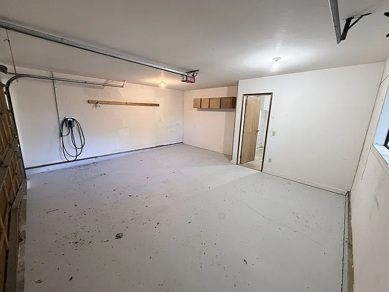 2525 Crestview Dr S — Photo 14