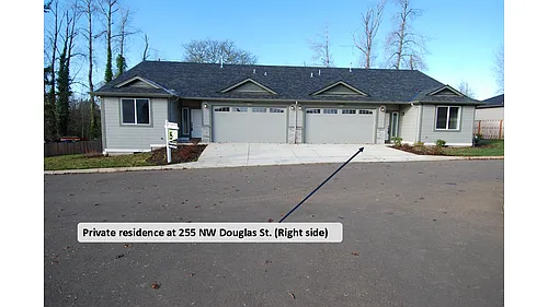 255 NW Douglas St Photo 1