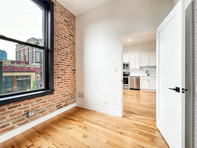 309 W Chicago Ave #301 — Photo 14