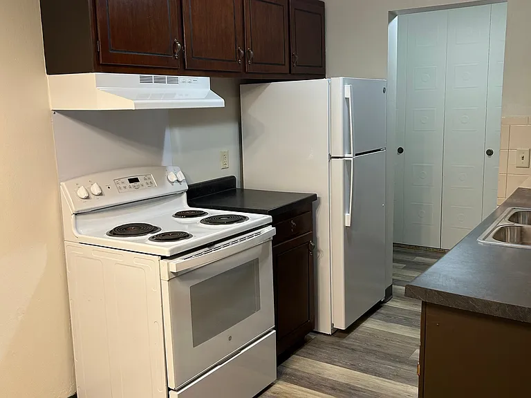 Tradewinds Apartments — Photo 38