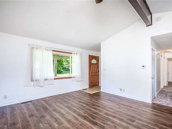 3rd image of 1421 Arthur Dr NW