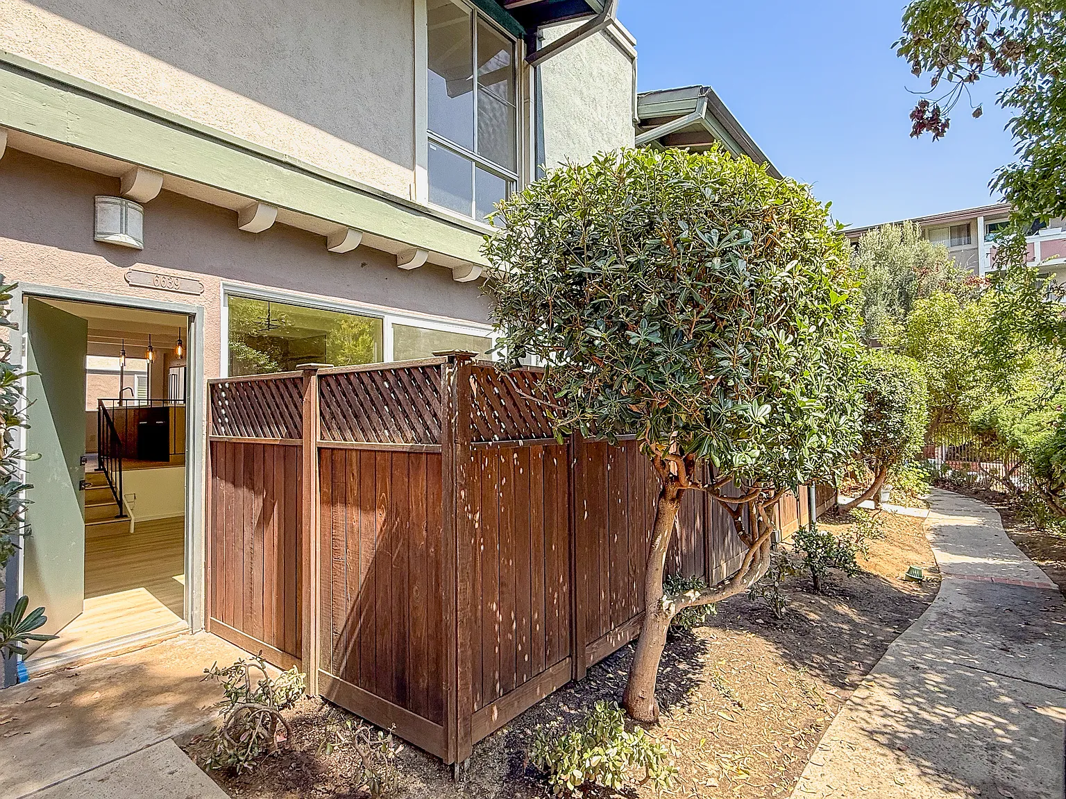 2 bed, 2.5 bath, 1200 sqft, $3,900 — Photo 4
