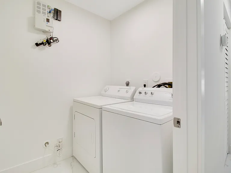8055 Sweetbriar Way — Photo 16