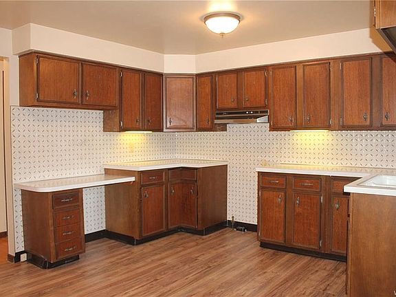 2nd image of 92 Birchwood Dr