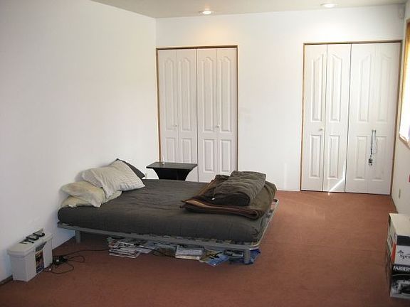 Master w/ensuite bathroom
