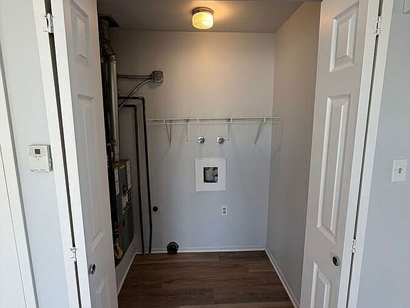 5th image of 1840 Cambridge Dr APT 4