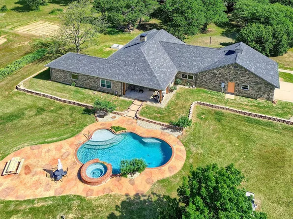 300 County Road 134, Gainesville, TX 76240