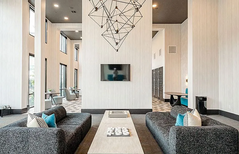 Brea Luxury Apartments — Photo 12