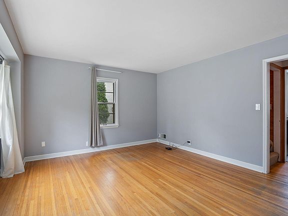 5th image of 5544 Fremont Ave S
