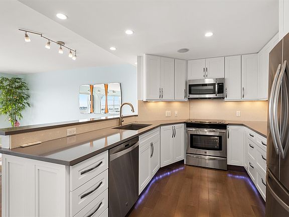 5th image of 340 Sunset Drive #1503