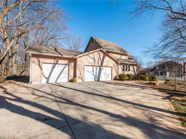 14926 S Caenen Ln, Olathe, KS 66062