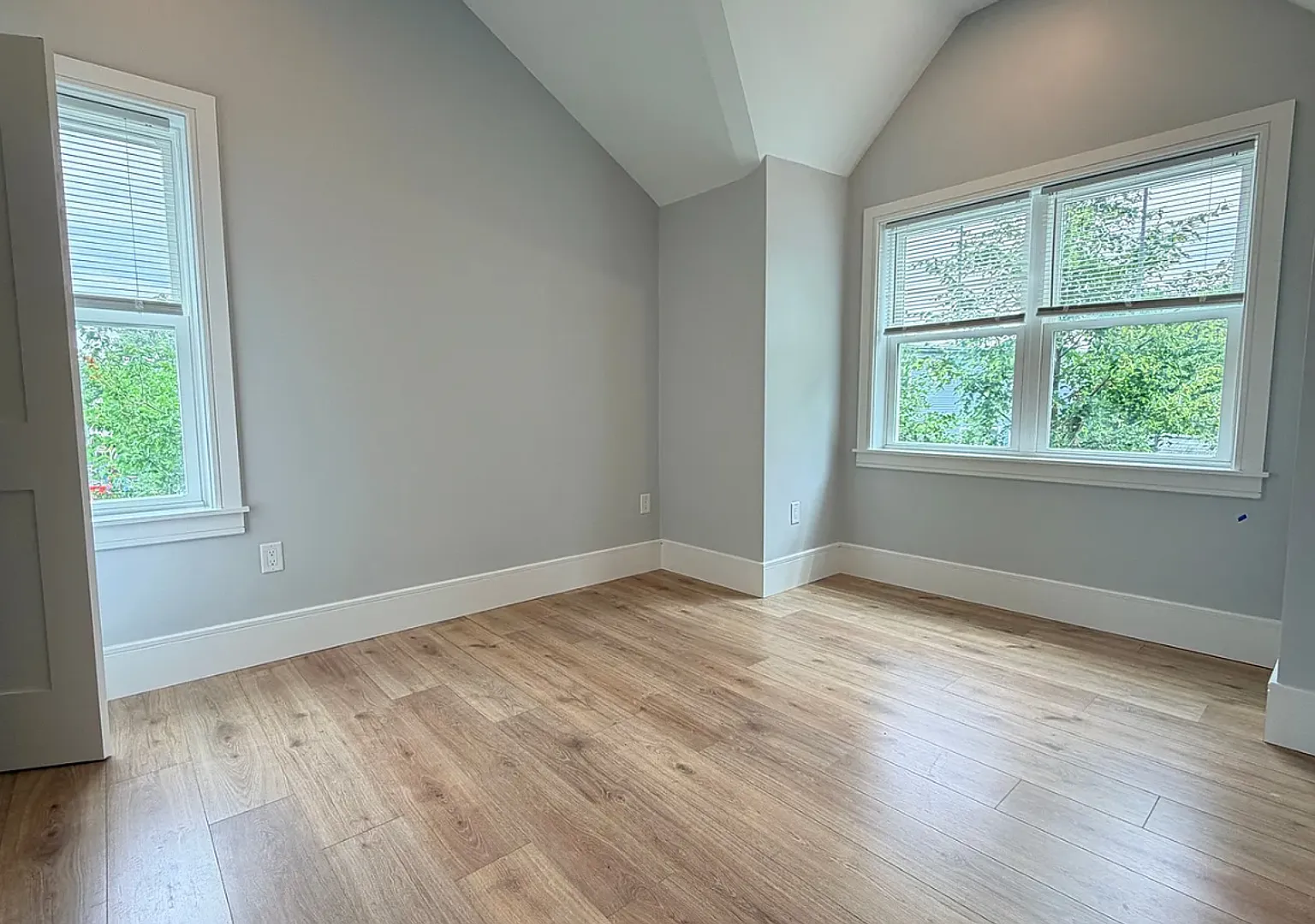 Brand New Construction in Perfect Location! Laundry in Unit, Centralized Heating and A/C! Pro Man... — Photo 2