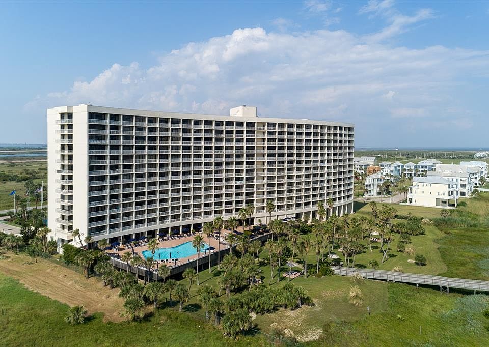 Fabulous condo complex on the east end with all the amenities you could desire.