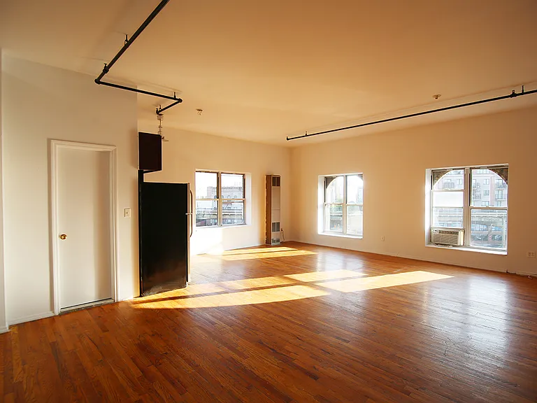 16 Manhattan Ave #4F — Photo 2