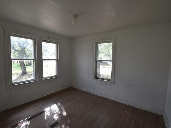 4th image of 713 N Park St