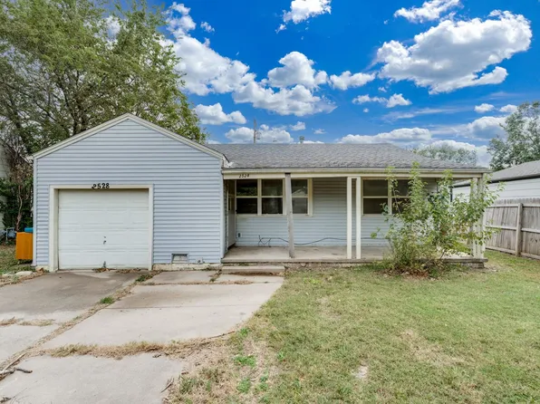 2528 S Twin Oaks St, Wichita, KS 67216