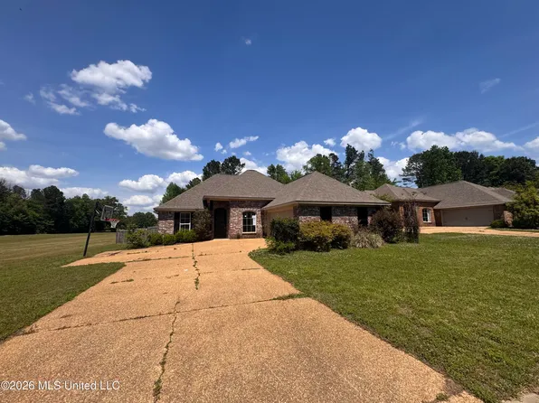 151 Notting Hill Pl, Canton, MS 39046
