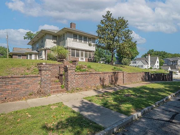 3rd image of 612 Glenview Place