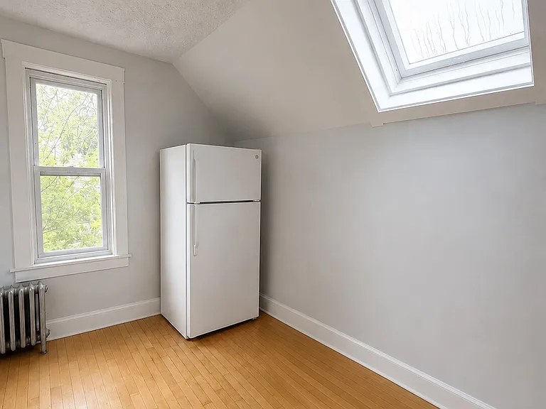 39 May St #2 — Photo 9