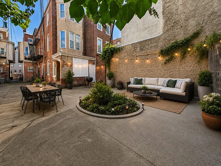 1621 Green Street — Photo 14