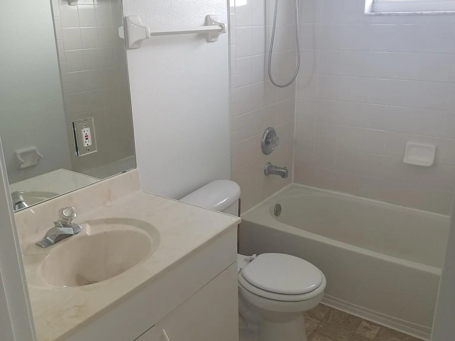 2 bed, 1360 sqft, $1,650 — Photo 3