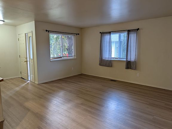 3rd image of 590 Lowell Ct