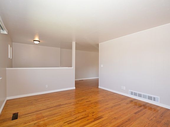3rd image of 1450 Riviera Dr