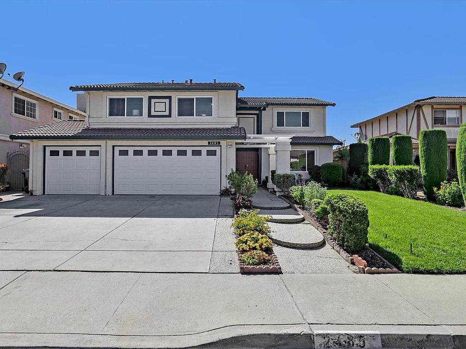 1st image of 2485 Glen Haig Way