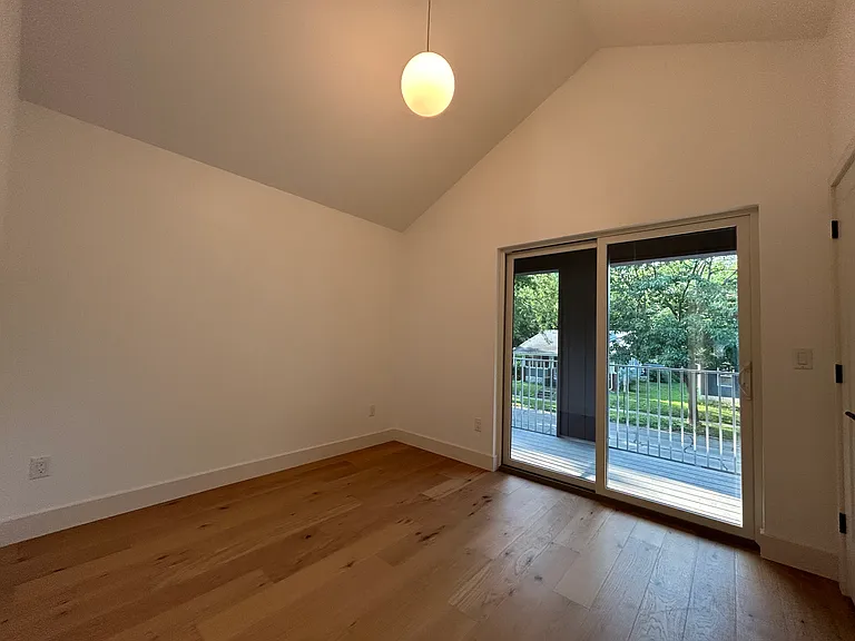 1003 E Washington St — Photo 30