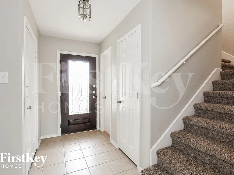 3003 Candleside Dr — Photo 2