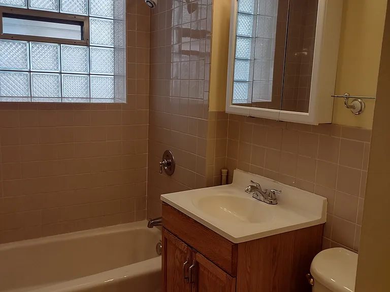 2247 S 17th Ave — Photo 5