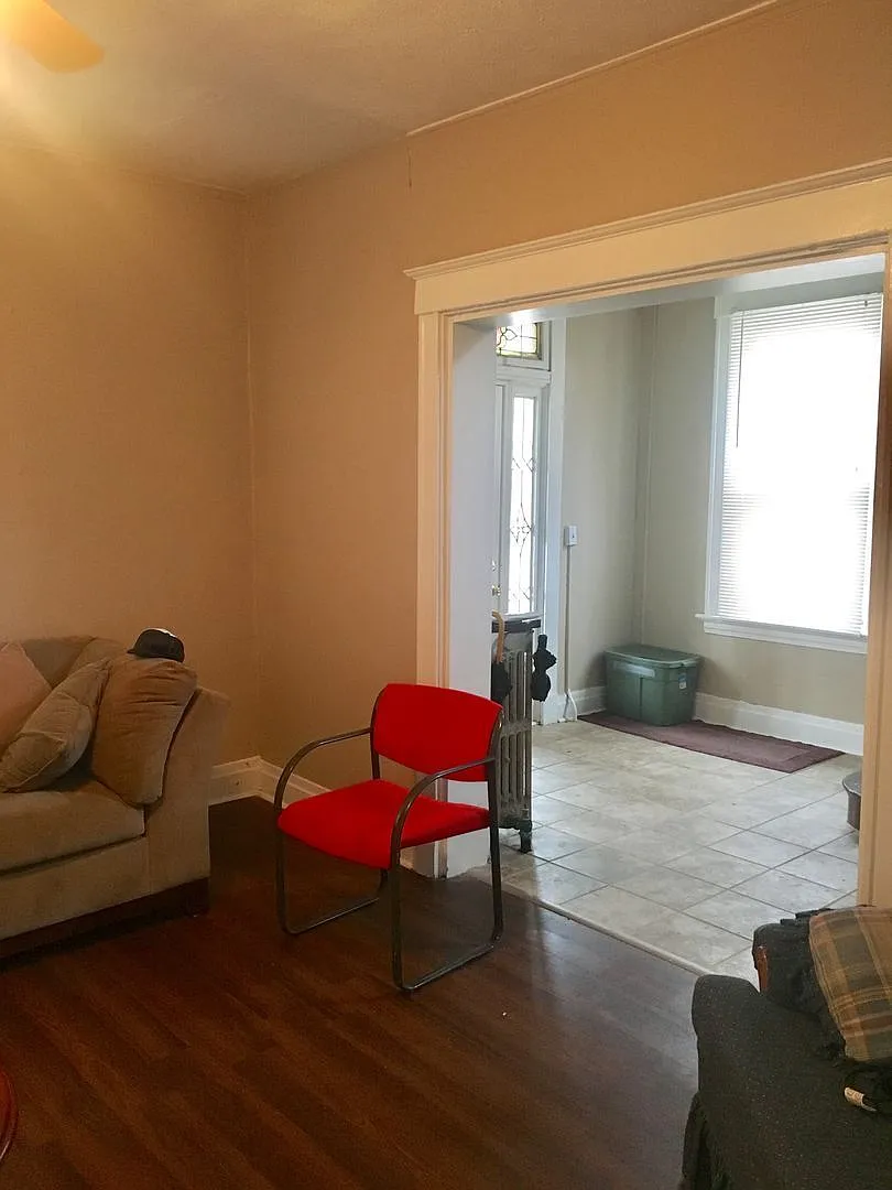5 bed, 1.0 bath, $3,995 — Photo 4