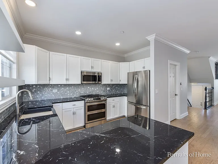 850 Shandrew Dr — Photo 8