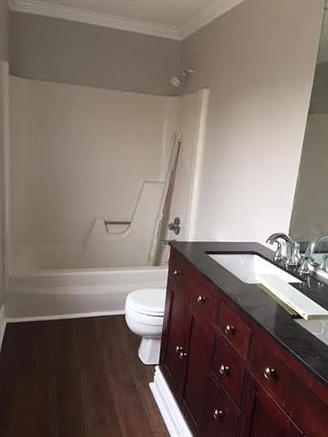 805 Champagne Dr — Photo 11
