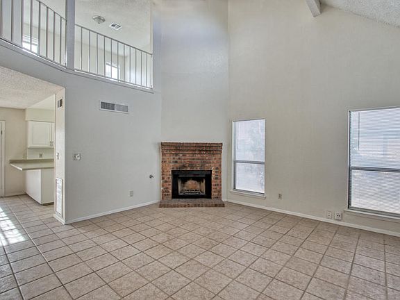 4th image of 609 Woodlark Pl
