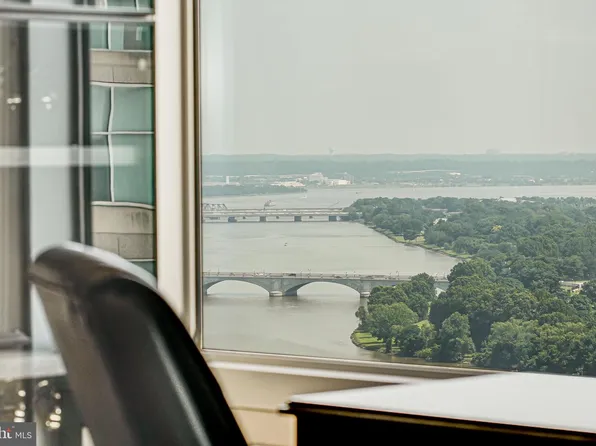 1111 19th St N APT 2703, Arlington, VA 22209