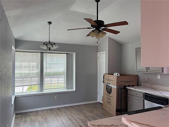 3rd image of 3608 Vespasian Blvd