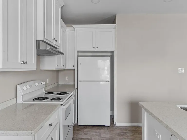 2428 N Valley Cir — Photo 1